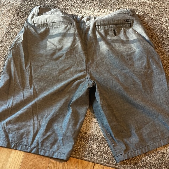 Gray mens size 36 O’NEILL shorts barely worn - Picture 5 of 7